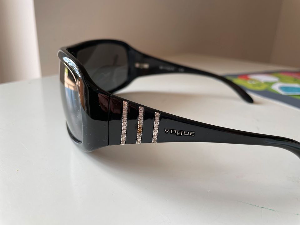 Sonnenbrille vogue schwarz Steine Strass in Gröbenzell