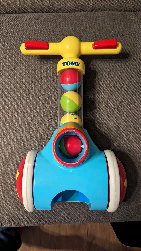 TOMY Toomies Pic and Pop Push Along Baby Toy in Neuenhagen