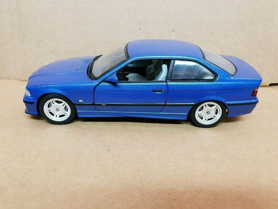 BMW M3 blau (E36) in 1:18 von UT-Models in Siegburg