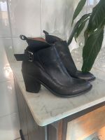 Schuhe Stiefeletten booties von Zara Grösse 39 echtes Leder München - Au-Haidhausen Vorschau