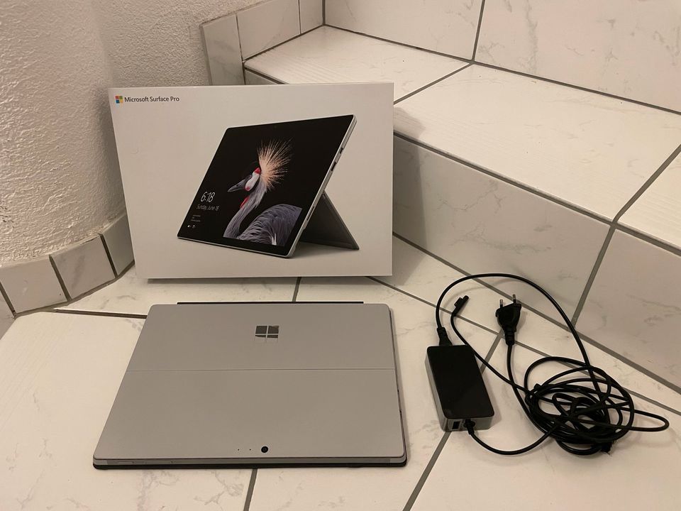 Microsoft Surface Pro (12,3 Zoll) 2-in-1 Tablet in München