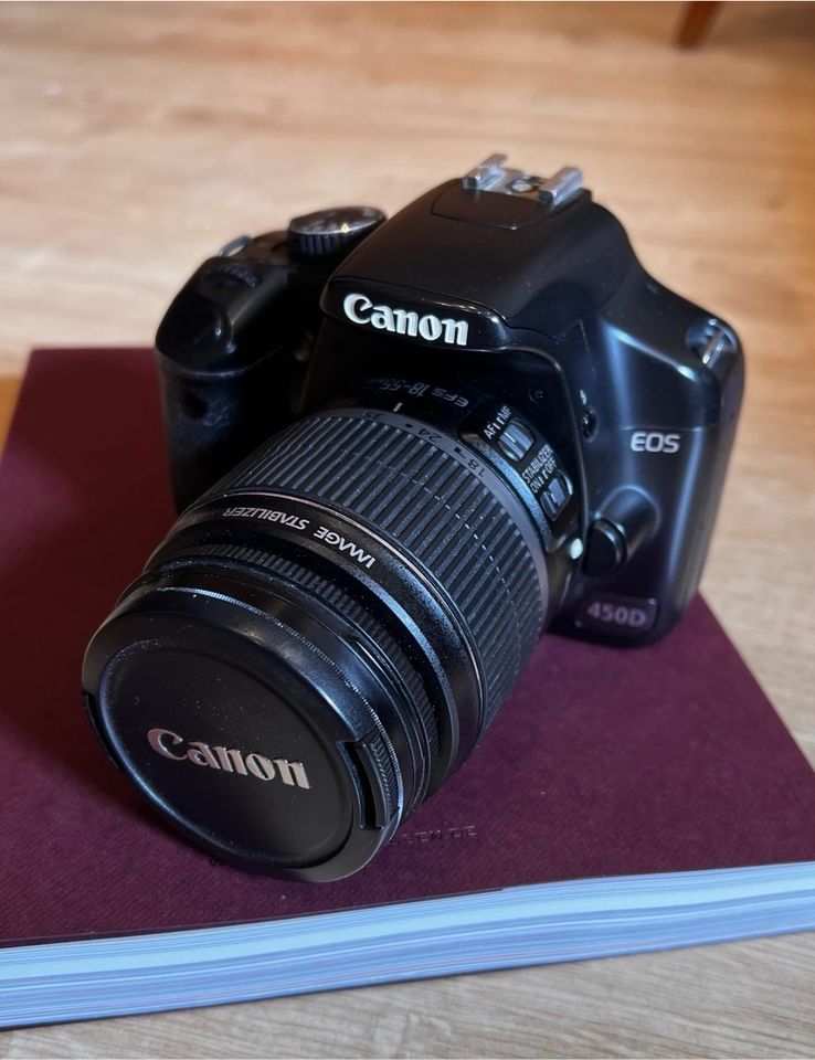 Canon EOS 450D Spiegelreflexkamera mit Objektiv in Solingen