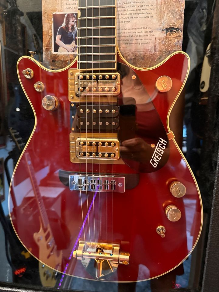 Ungespielte Gretsch G6131G-MY-RB Malcolm Young Firebird Red in Garching an der Alz