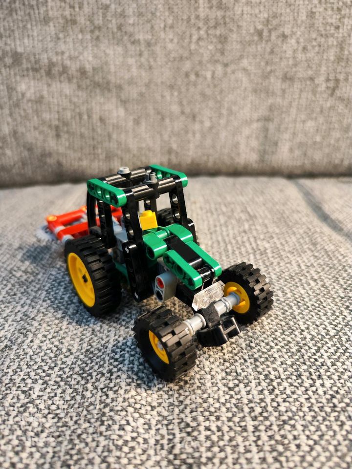 Lego Technic Traktor Bulldog mit Mähwerk oder ähnliches Konvolut in Großrinderfeld