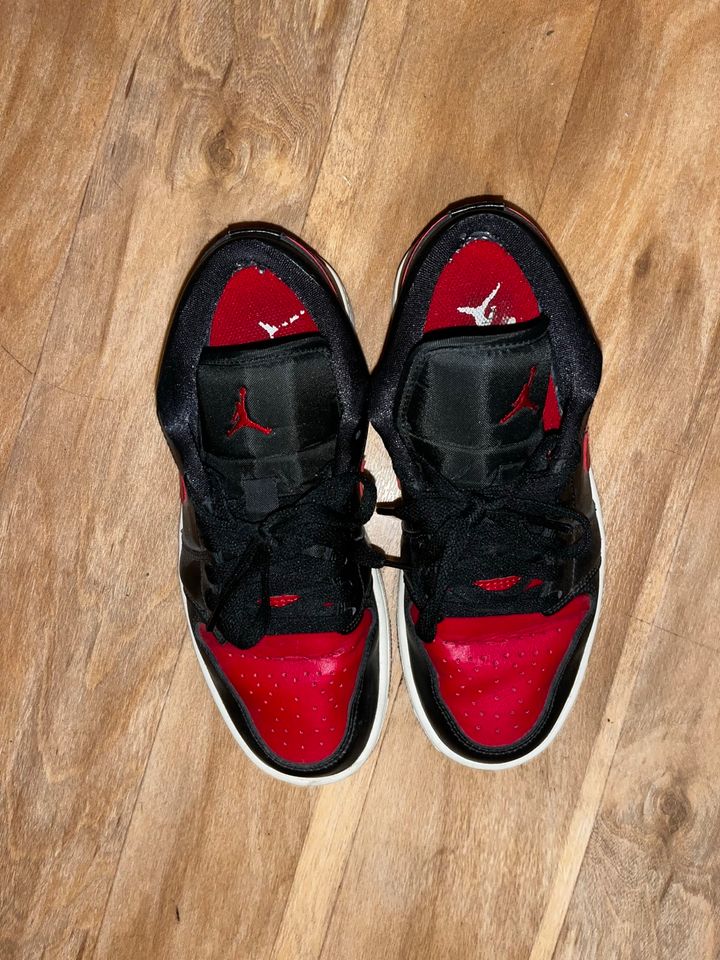 Nike Jordan 1 low schwarz/rot in Dresden