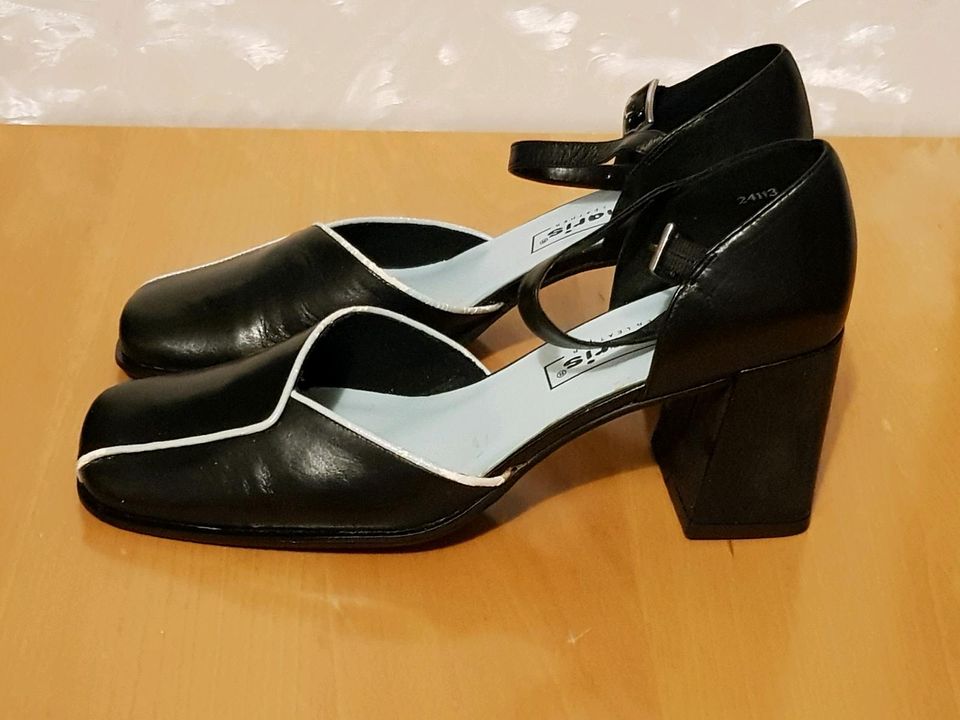 Damen Schuhe 40 Größe. Tamaris. Schwarz. in Troisdorf