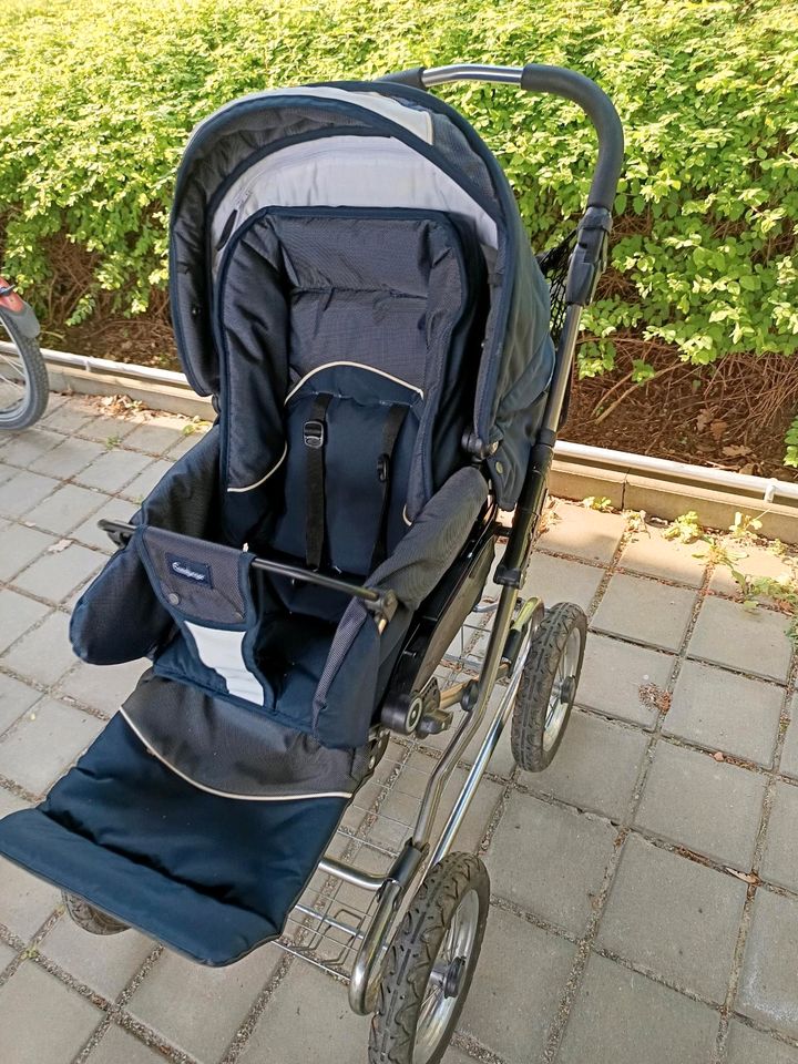 EmmalJunga Kinderwagen Duo. Babyschale und Sportsitz in dunkelbla in Potsdam