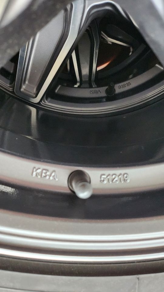 4x Alufelge mit Reifen R3 Wheels in Leipzig