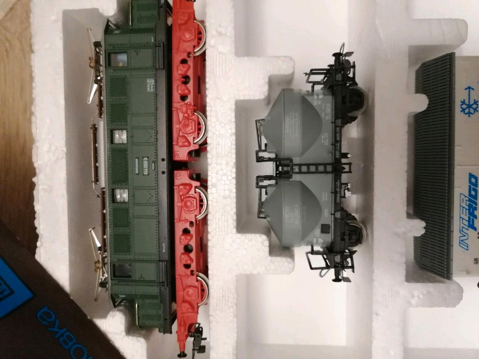 Piko DDR Modelleisenbahn Modellbahn Güterzugset E-Lok BR E 244 DR in Riesa