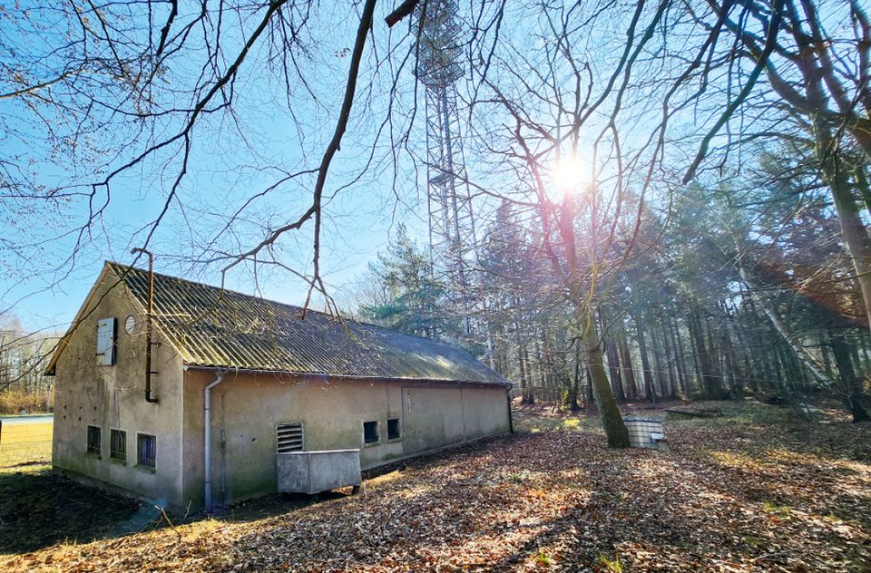 Grundstück (mit Lagergebäude und Antennenträgermast) in 18445 Klausdorf OT Barhöft in Klausdorf