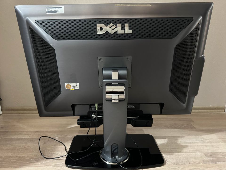 Dell UltraSharp 3008WFP LCDMonitor 30" 2560 x 1600 60 Hz in