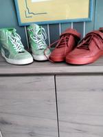 Konvolut Rote Sneaker und grüne Chucks Nordrhein-Westfalen - Haltern am See Vorschau