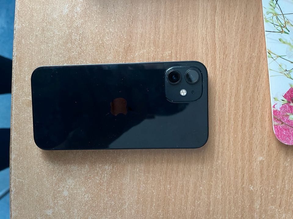 iPhone 12 128 GB in schwarz in Wesel