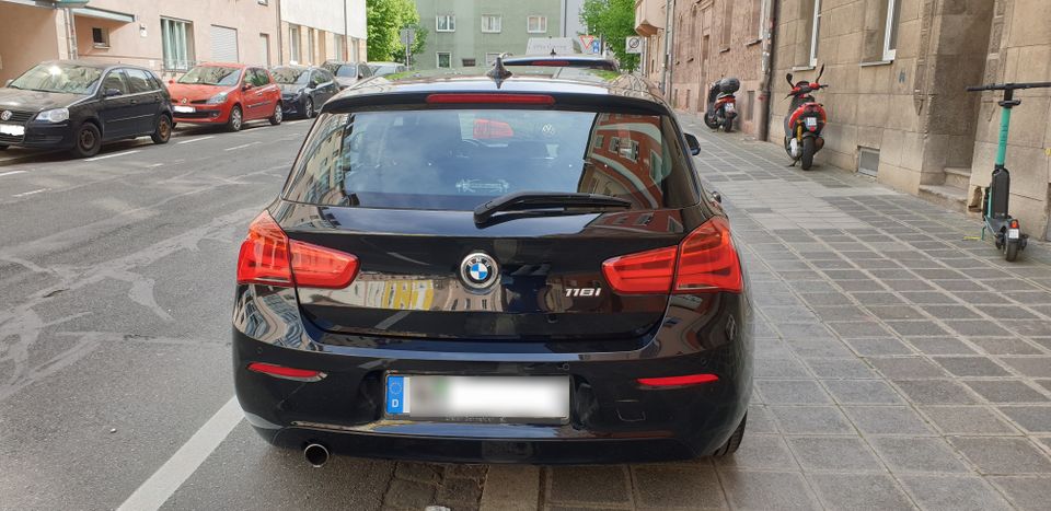 BMW 118i 5-Türer Modell Advantage in Nürnberg (Mittelfr)