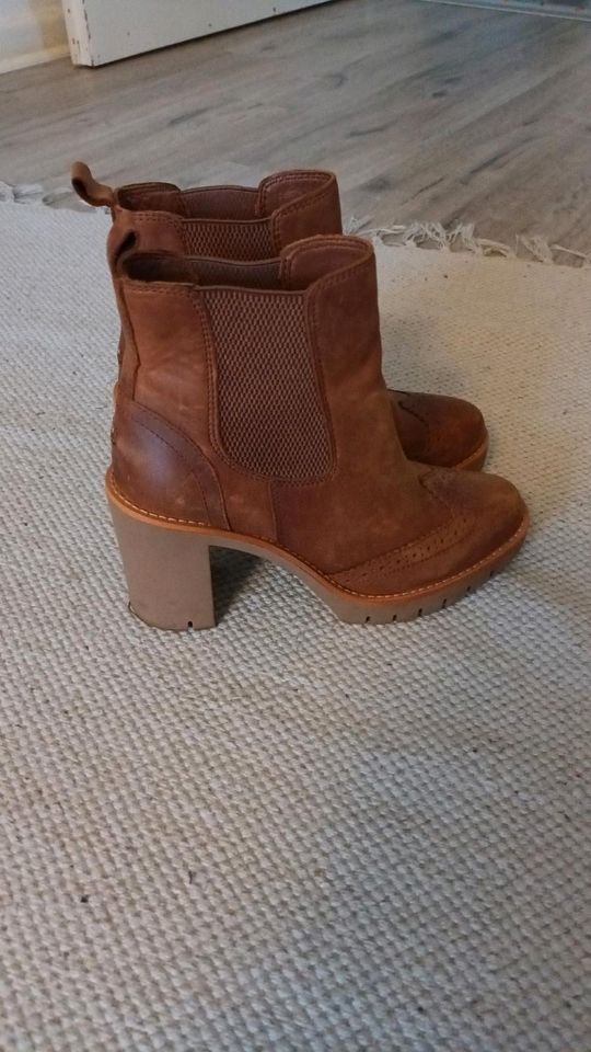 Tommy Hilfiger Stiefeletten Boots Braun cognac 37 in Flensburg