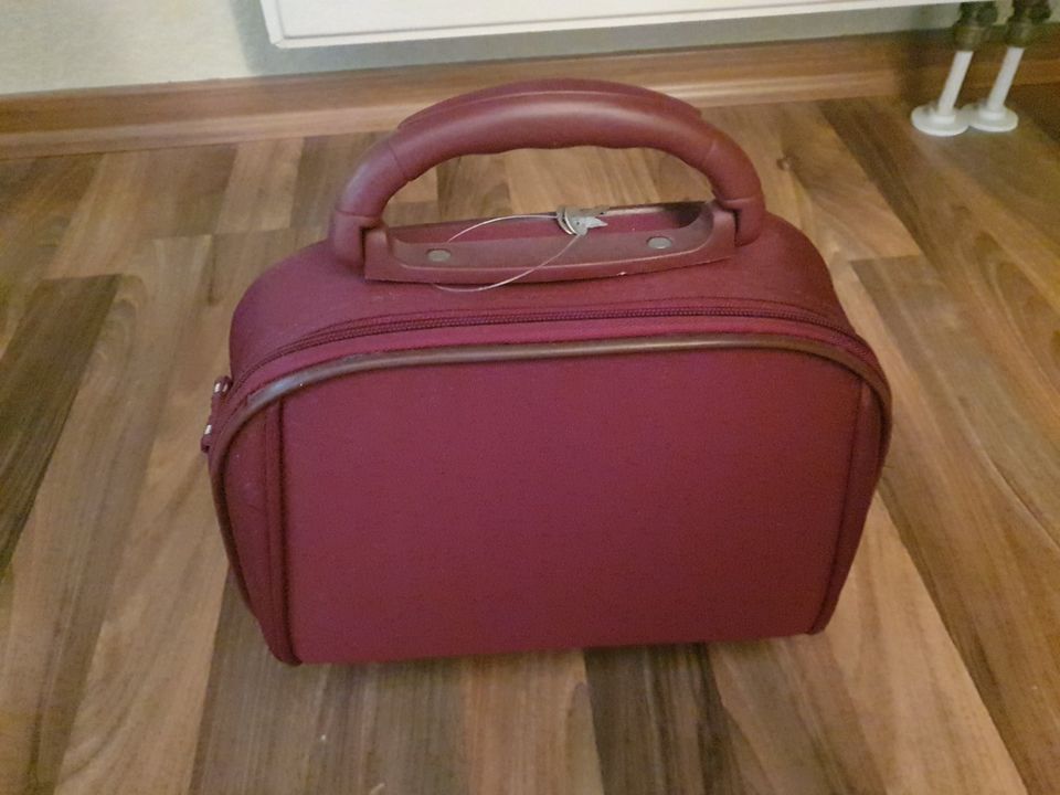 BEUTYCASE REISEKOFFER MINI IN WEINROT NEU 30 CM LANG 30 HOCH in Dresden