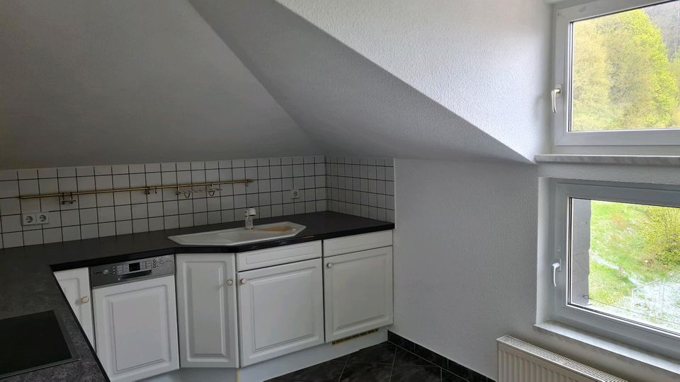 ! ! ! Helle 3-Raum-Wohnung Dachwohnung  ! ! ! in Meiningen