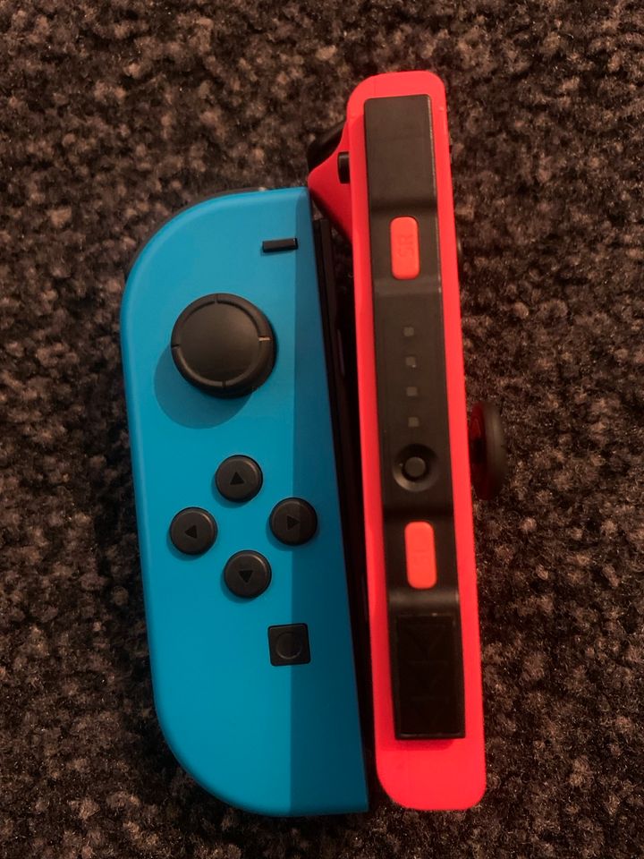 Nintendo Switch,+6 spiele+2 Kontroller in Duisburg