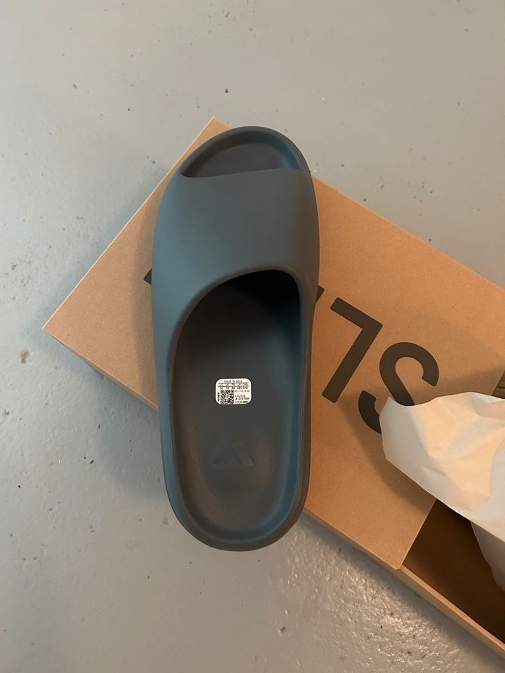 Adidas Yeezy Slide Slate Grey in Tornesch