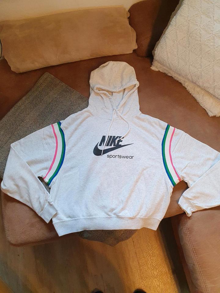 Kleiderpaket Neu Tops Pullover Nike Shein Bershka M und S in Rudolstadt
