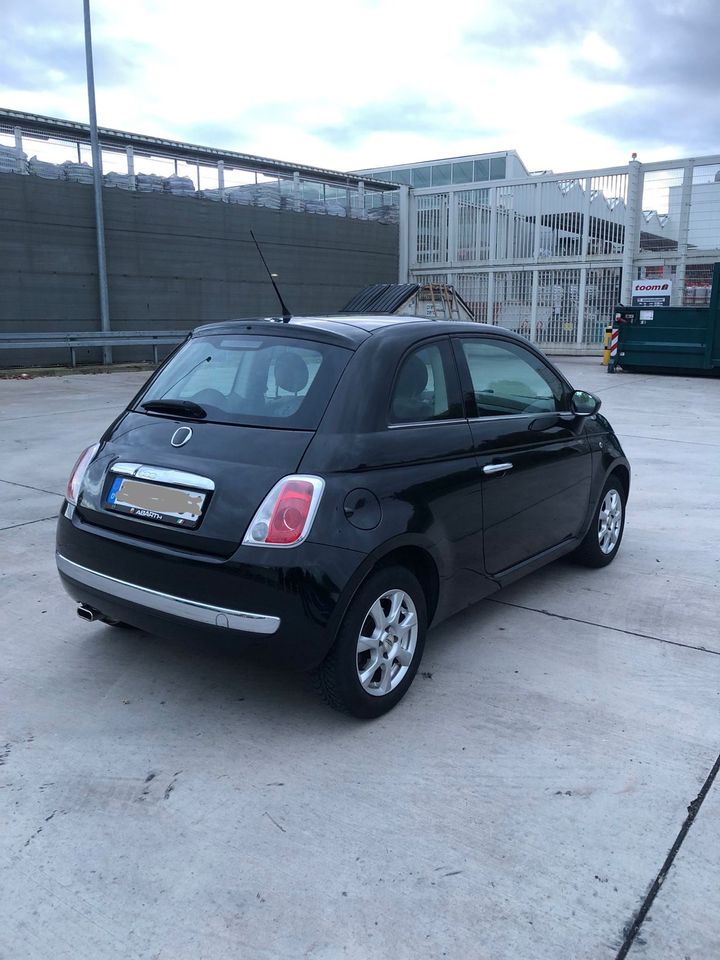 Fiat 500 1,4 16V 101 PS 8 Fach Bereifung Sport Klima Panorama in Lemgo