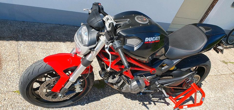 Ducati Monster 796 in Holzkirchen