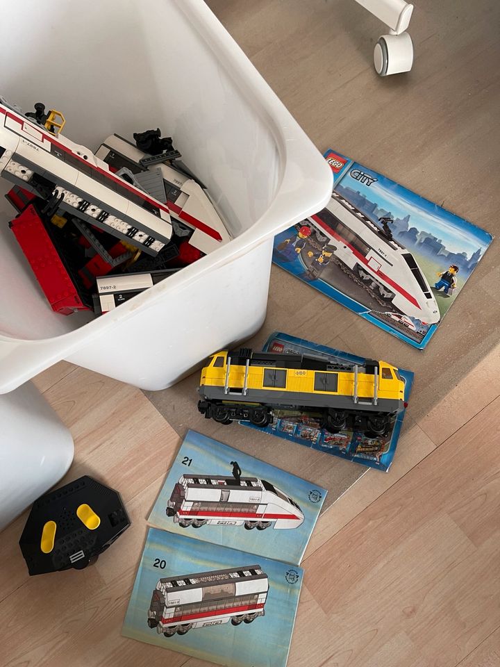 Lego elektrische Eisenbahn Konvolut Schienen und Fernbedienung in Bernau