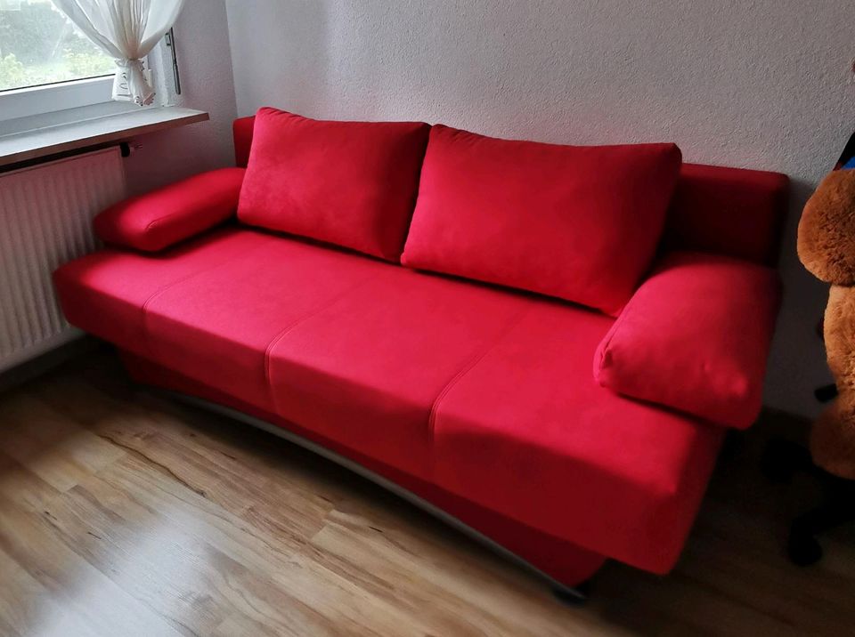 Rotes Sofa/Jugendsofa, 2-Sitzer, ausziehbar mit Stauraum in Schwäbisch Hall