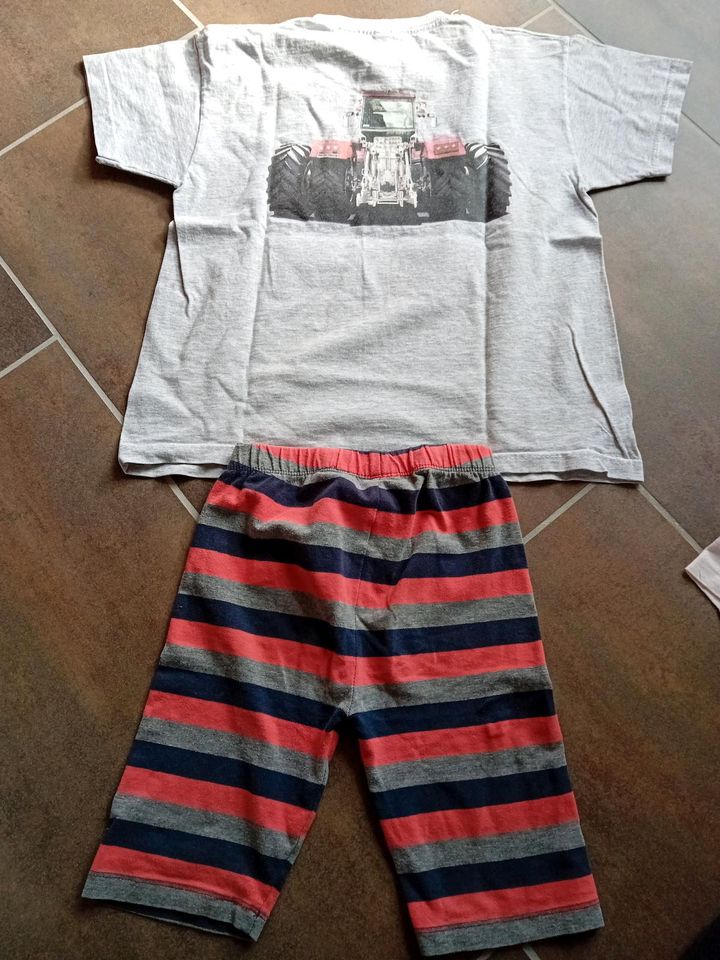 Shorts und T-Shirt, grau, Orange, blau,schwarz in Wächtersbach