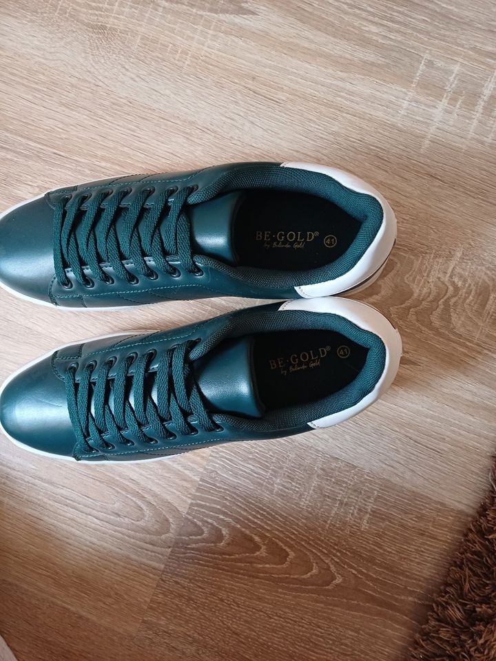 Neue dunkelgrüne Sneaker   41 in Bielefeld