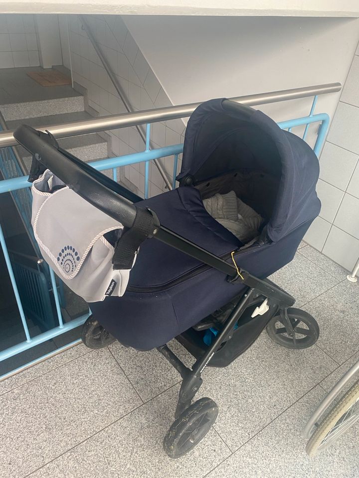 Einen Kinderwagen von Easywalker in Hamburg