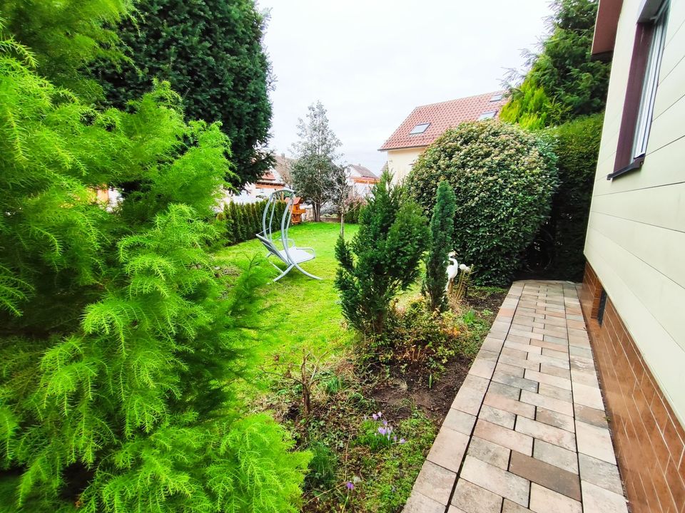 Die Lage zählt: Feines Einfamilienhaus voll unterkeller m. tollen Garten & Einzelgarage in Pfedelbach