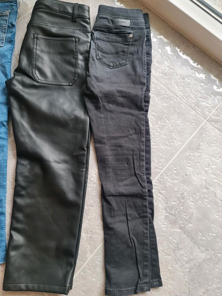 Mädchen Hosen Jeans/ Lederimitation Größe 134 in Herne