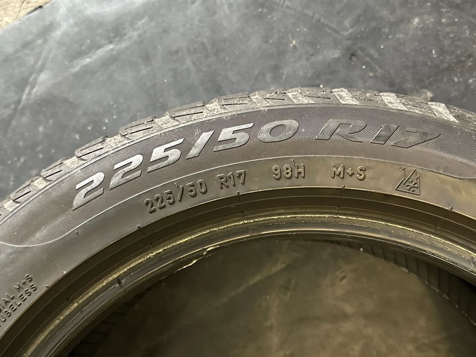 2 Winterreifen Pirelli Sottozer 3 * RFT  225/50 R17 98H DOT20/6mm in Frankfurt am Main