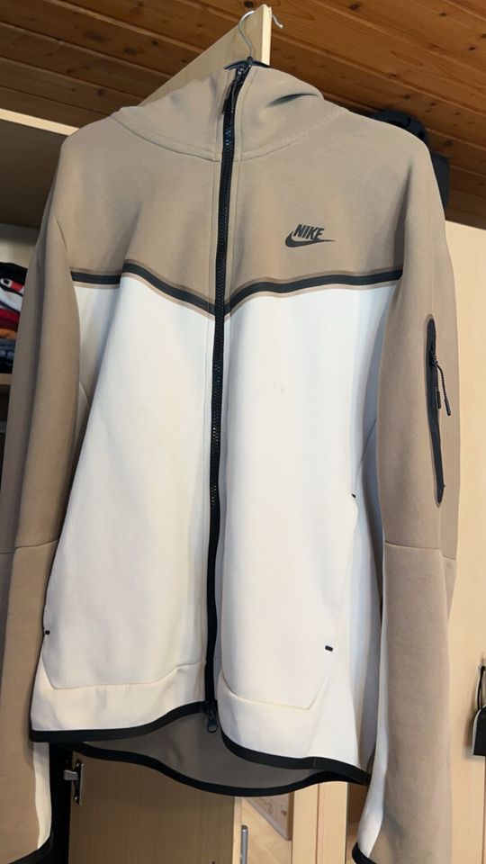 Nike tech Jacke in Friedrichshafen