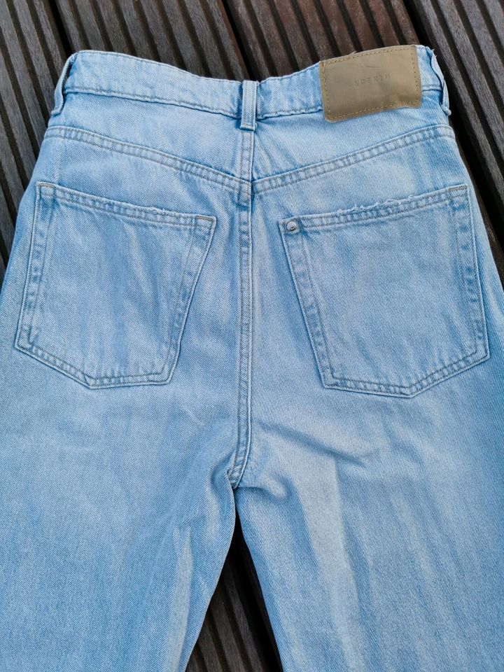 Loose Straight High Waist Jeans H&M Größe 34 Neuwertig Boyfriend in Rasdorf