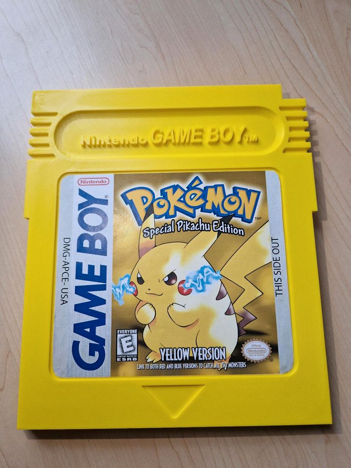 Pokemon Gelbe Edition Gameboy XL Deko Druck in Hahnbach