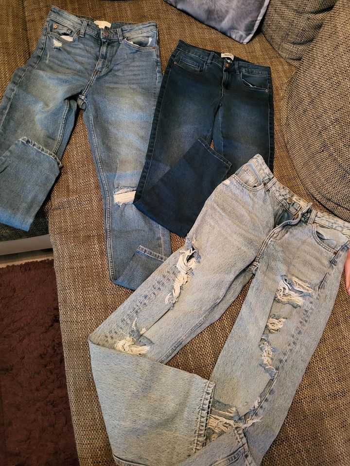 3 Jeans, Bershka, H&M, Größen 30, 32, 36 in Berlin