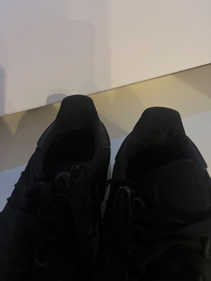 Adidas Schuhe Gr 40 in schwarz in Dortmund