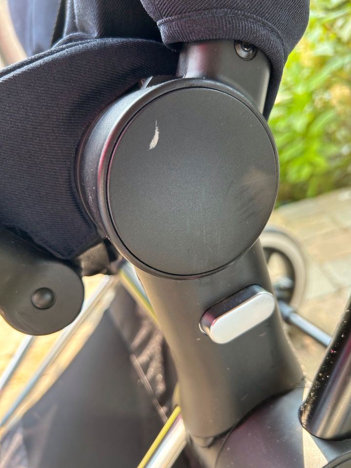 Cybex Platinum Priam Kinderwagen in nachtblau mit viel Zubehör in Neuss