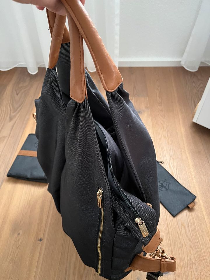 Schöne Wickeltasche von Lässig in dunkelblau (jeansoptik) in Ditzingen