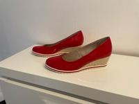 Tamaris Pumps Wedges Gr. 38 / 39 rot Lack Keilabsatz Neuwertig München - Untergiesing-Harlaching Vorschau