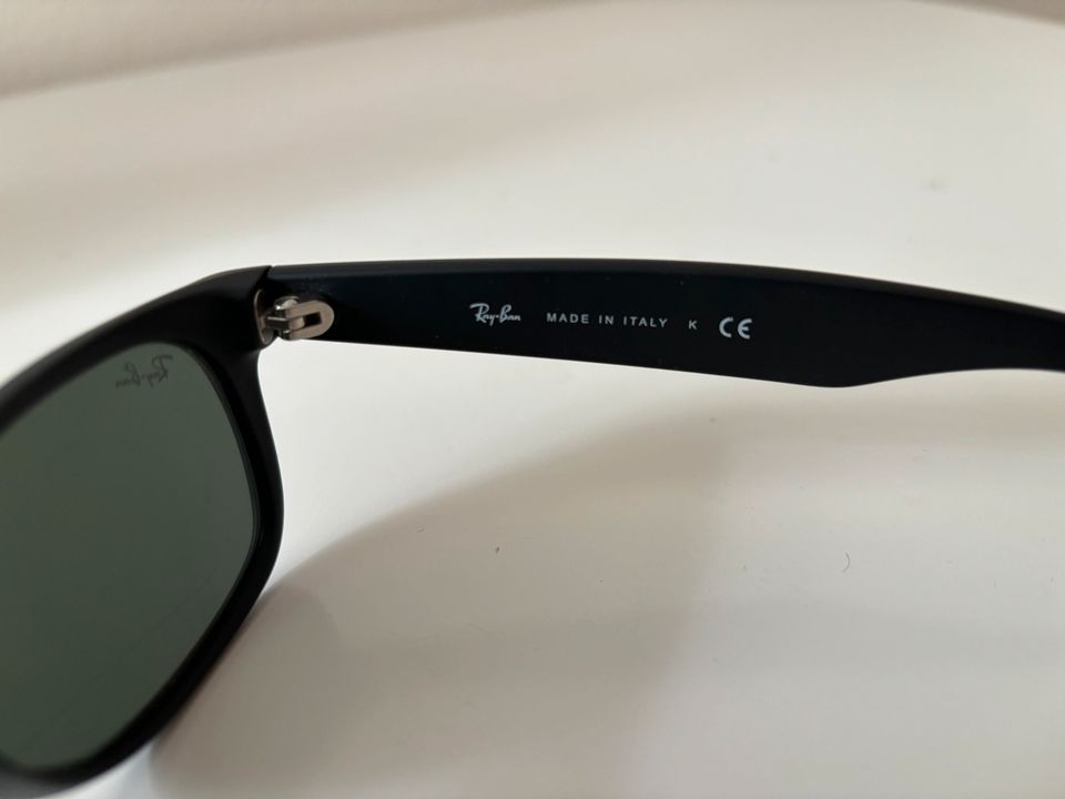 Ray Ban New Wayfarer Matt (RB2132) in München