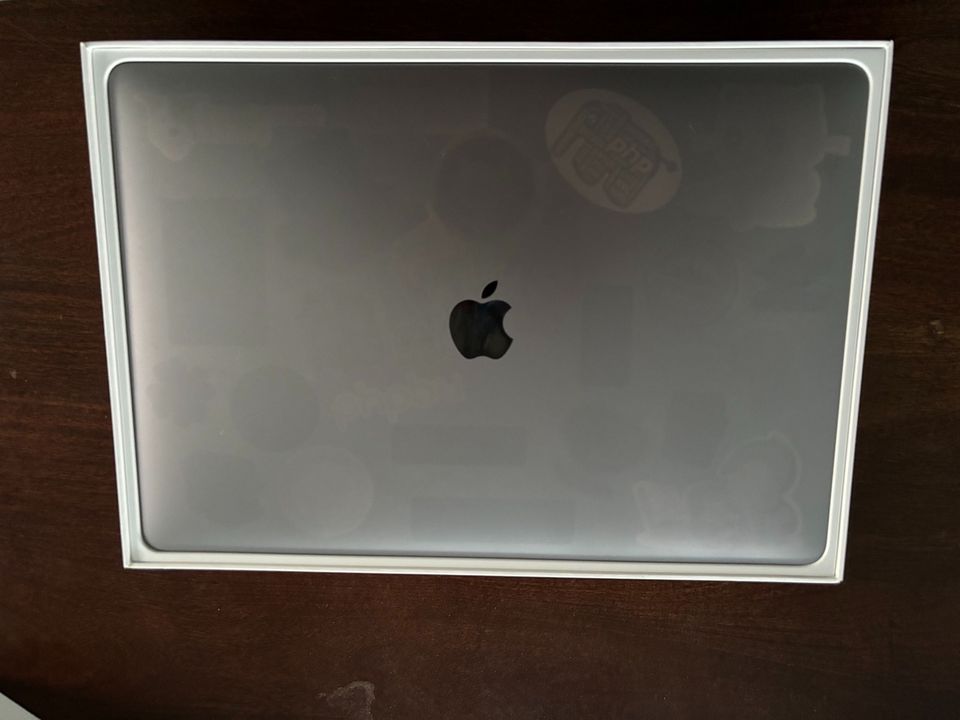 MacBook Pro (MBP) 15-inch 2018/3,1GHz/Radeon 560/16GB/1TB/DEU/Int in Dresden