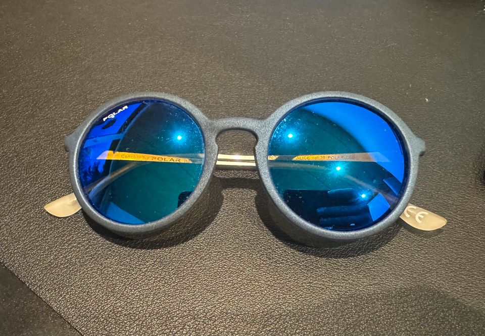 Blaue, runde Sonnenbrille von Polar in Ludwigsburg