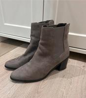 Absatz Schuhe Stiefelette grau Niedersachsen - Loxstedt Vorschau