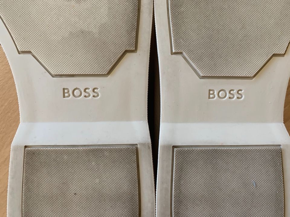 Hugo Boss Mokassins Slipper Nubukleder beige Gr. 43 neuwertig in Chemnitz