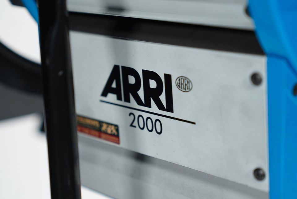 ARRI Junior 2000W Fresnel Tungsten Stufenlinse Filmlicht in München