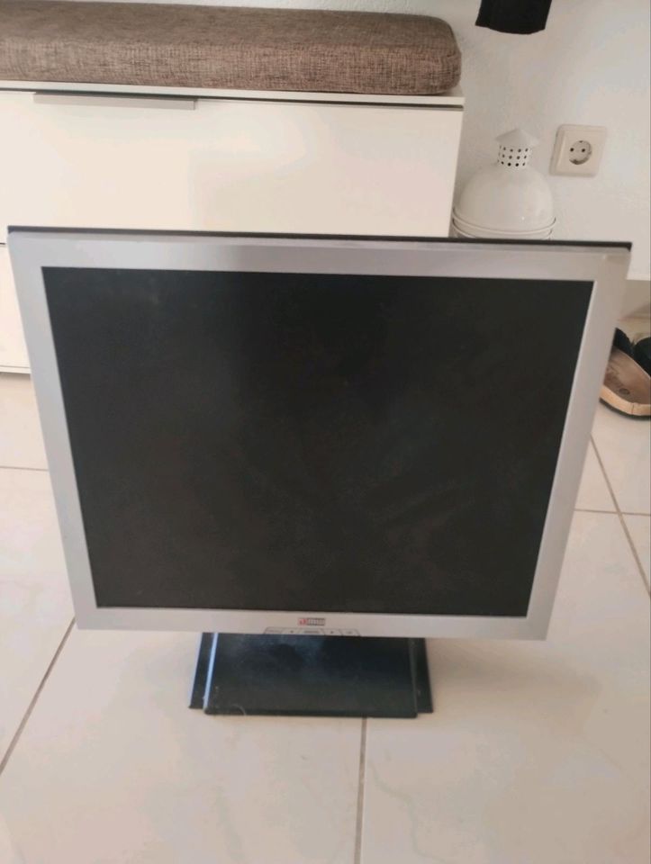 LCD Monitor 19 Zoll in Jagsthausen