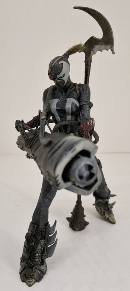 McFarlane Toys - She-Spawn II Alternate Realities Series 21 Ultra in Dorsten